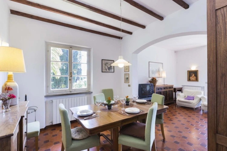 4 Bedrooms Apartment