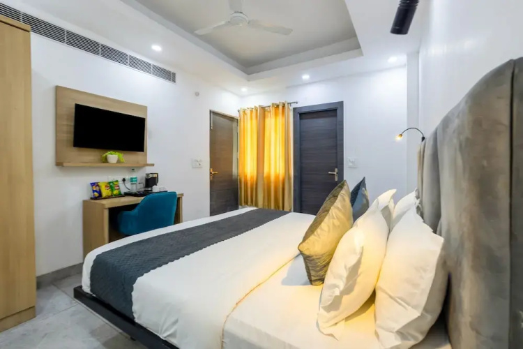 Hotel Admire Inn Sec - 104 By ASPL