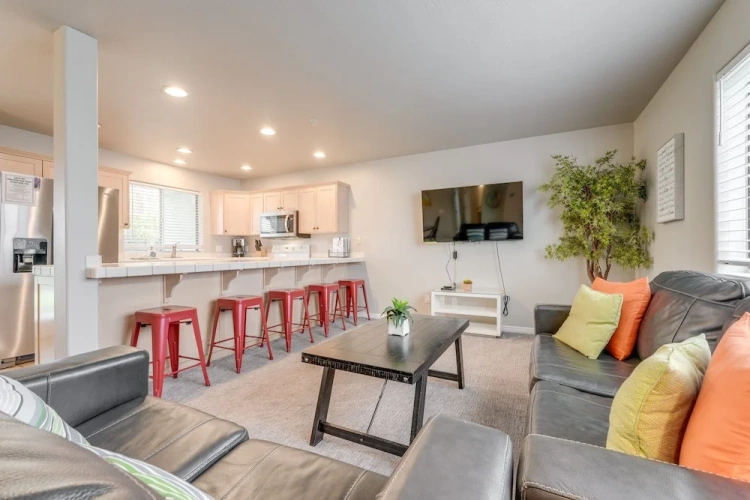 2 Bedrooms Apartment