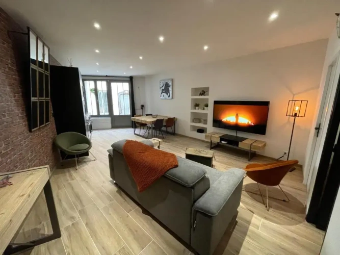 2 Bedrooms Apartment