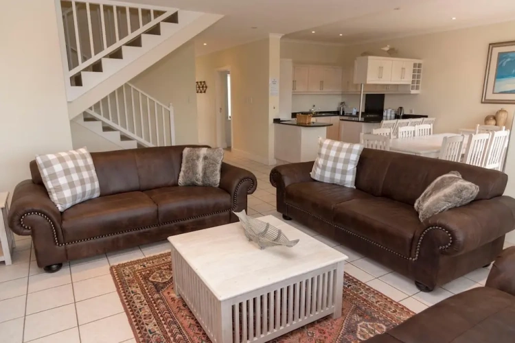 4 Bedrooms Villa