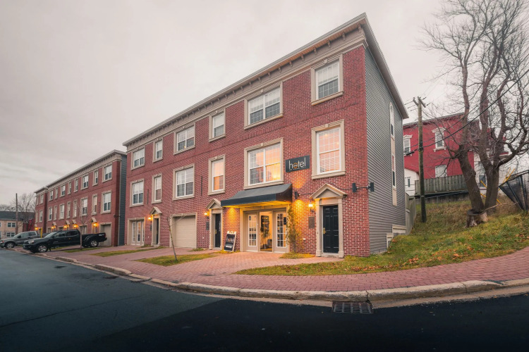 Hometel on Signal Hill Over view