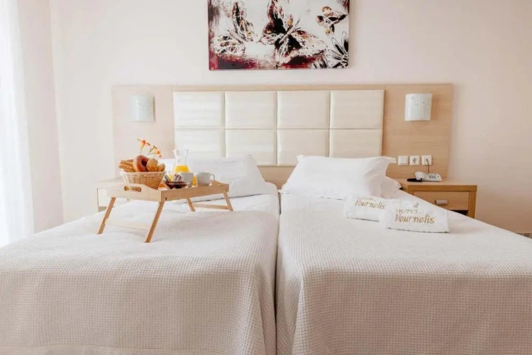 Superior Twin room with balcony and with partial sea view