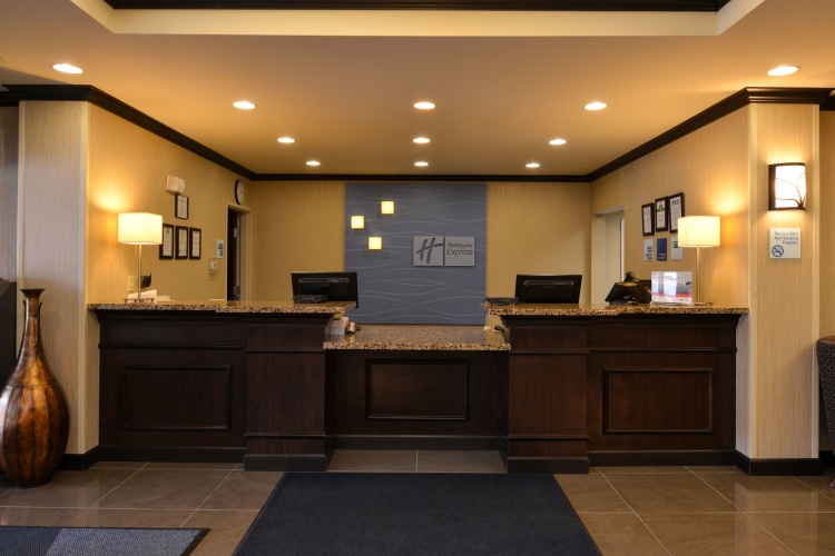 Holiday Inn Express And Suites Fairmont photo 42