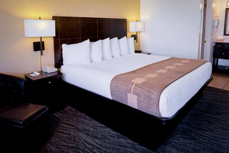 Pines Inn & Suites