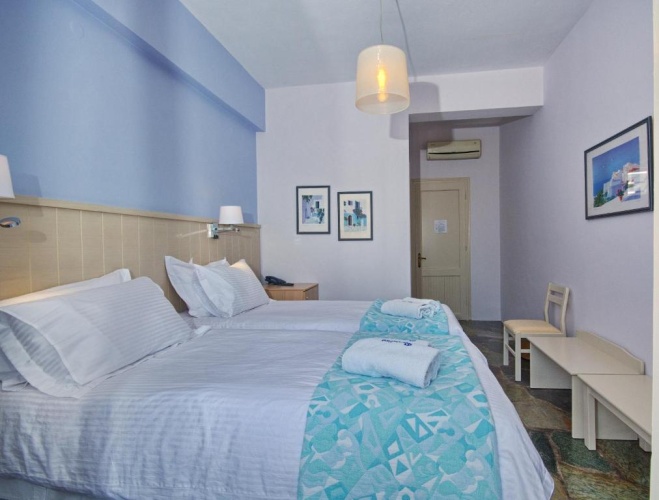 Standard Twin room with sea view