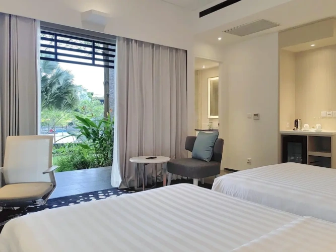 Deluxe Twin room with balcony