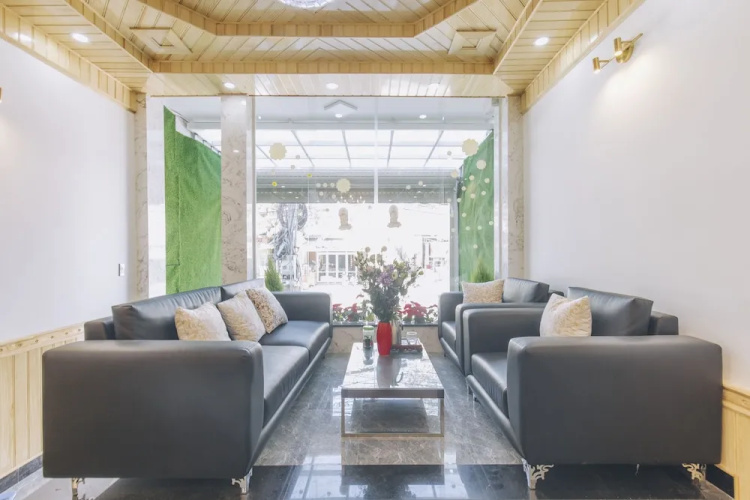 Thuat Khuyen Hotel