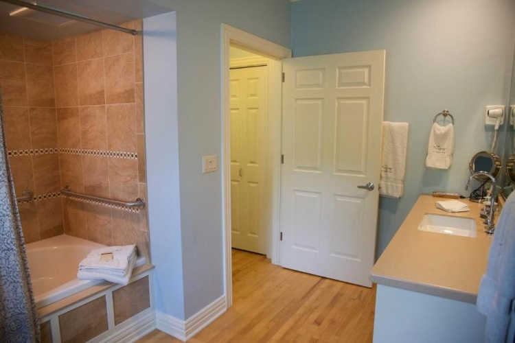 Deluxe Double Suite
