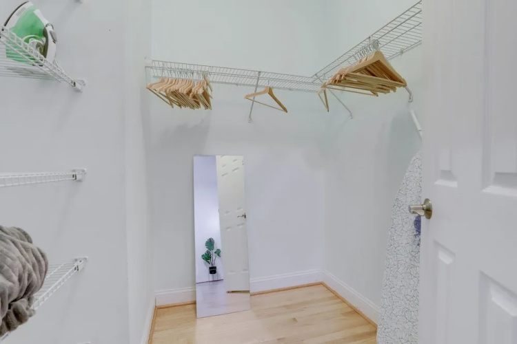 Exquisite 1 BR Apartment at Alexandria