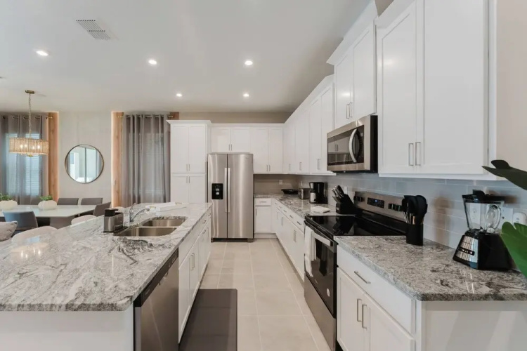 Themed 6BR Solara Near Disney Pool Summerkitchen