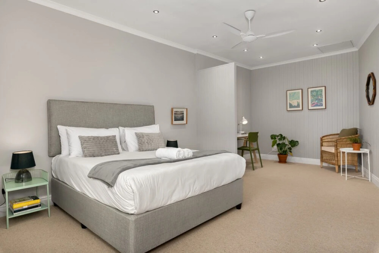 Shaftesbury 12