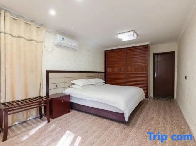 Deluxe Triple Suite