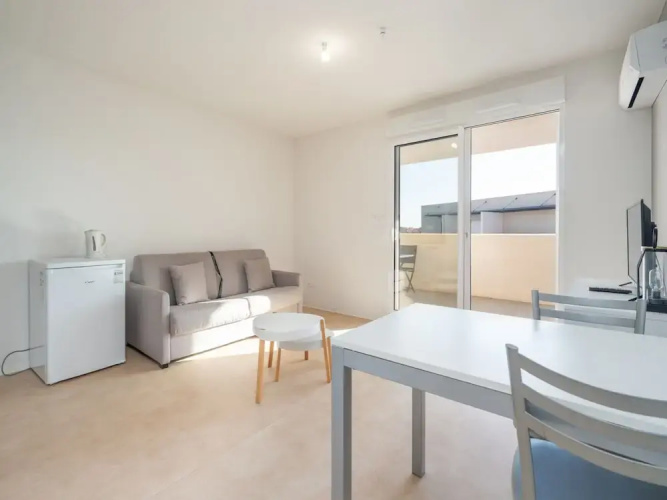 Seaside Stay for Two Guests