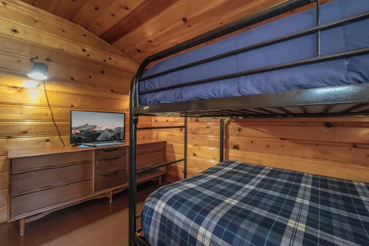 True Big Bear Lake Cabin with jacuzzi