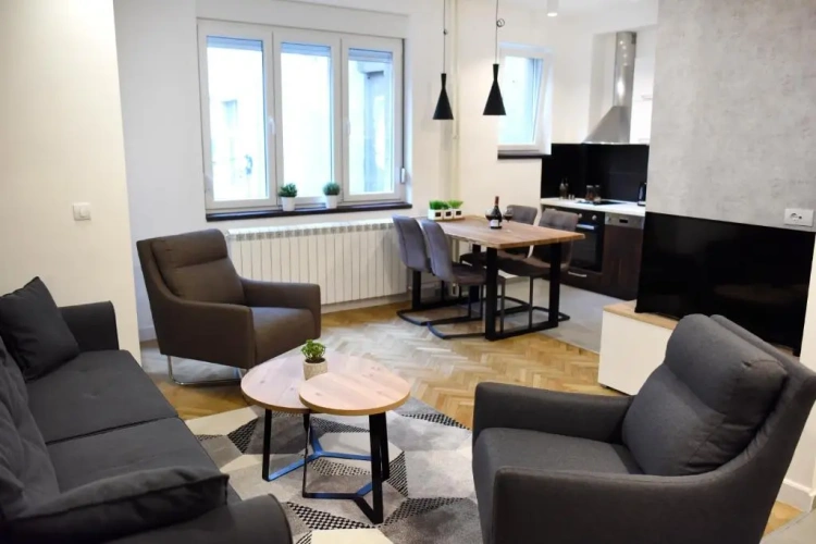2 Bedrooms Apartment