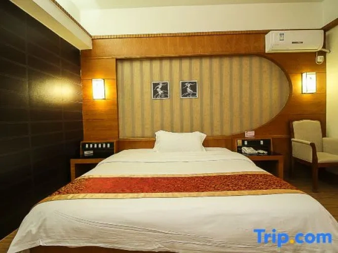 Standard Double room with city view