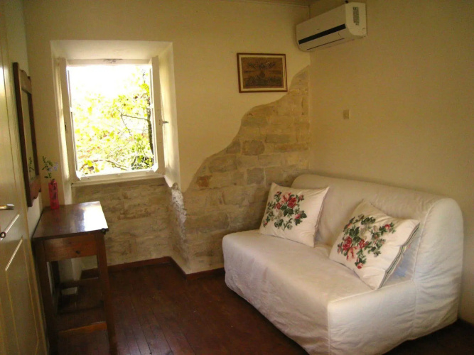 Adamantia Hotel