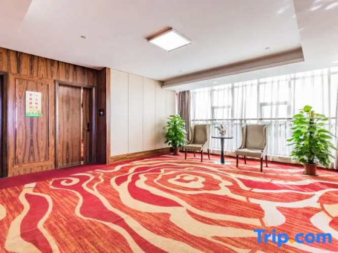 Ailunbao Hotel