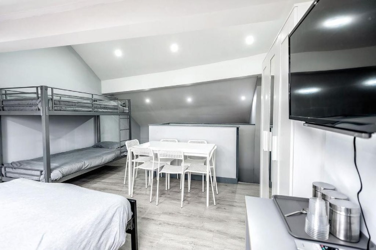 Superior Sextuple Family room
