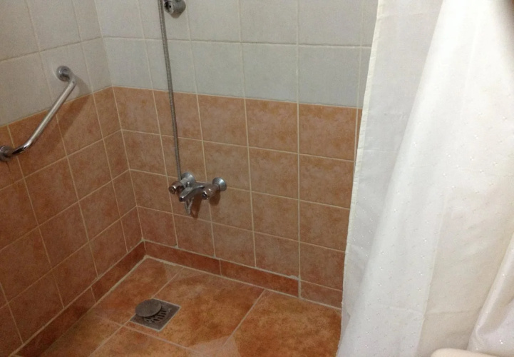 Queen ayola hotel