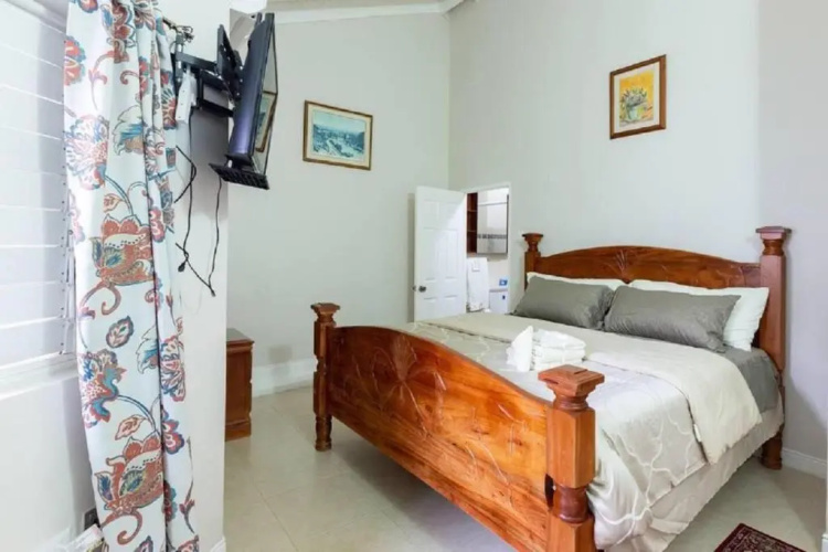 Loft - Sleeps 4 - Parking - Balcony