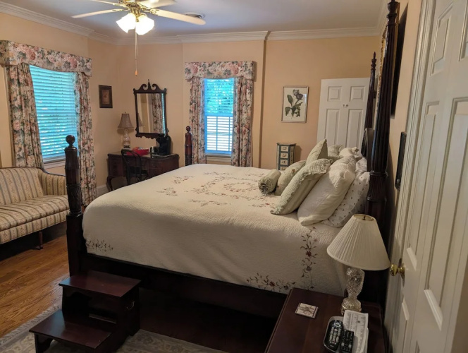 The Virginia Cliffe Inn
