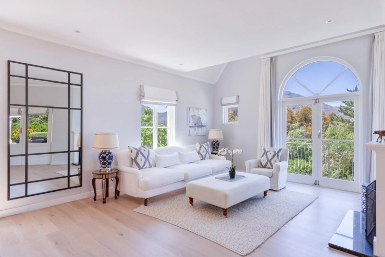 Sublime Five bed Property in Glorious Setting