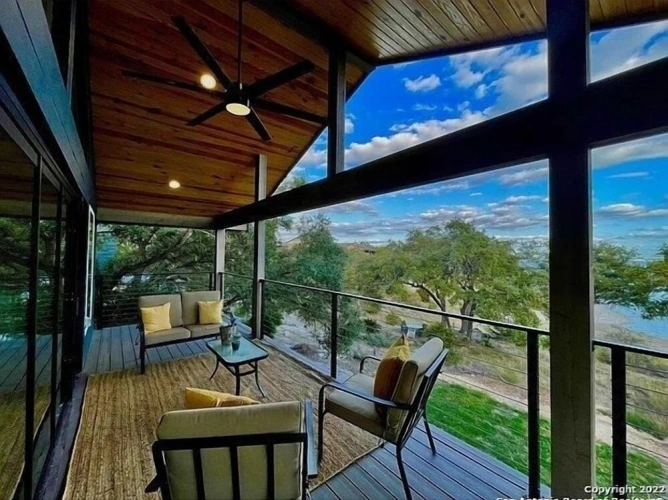 5 Bedrooms Cottage