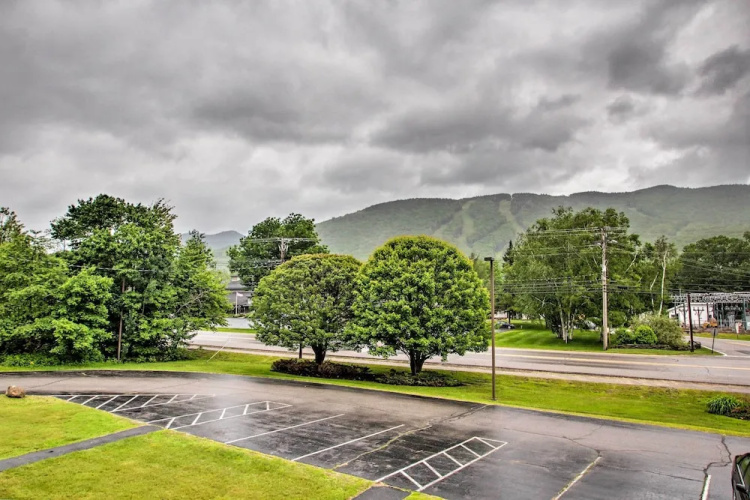 Hike, Ski, Explore: Lincoln Condo w/ Pool Access