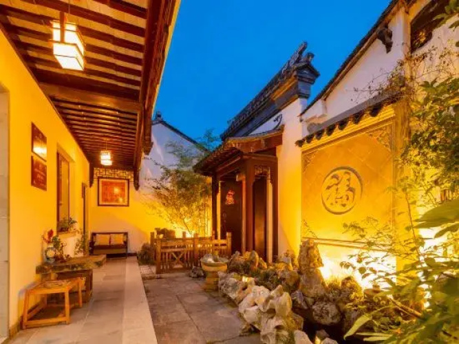 Lanyun Courtyard  Riverview Inn