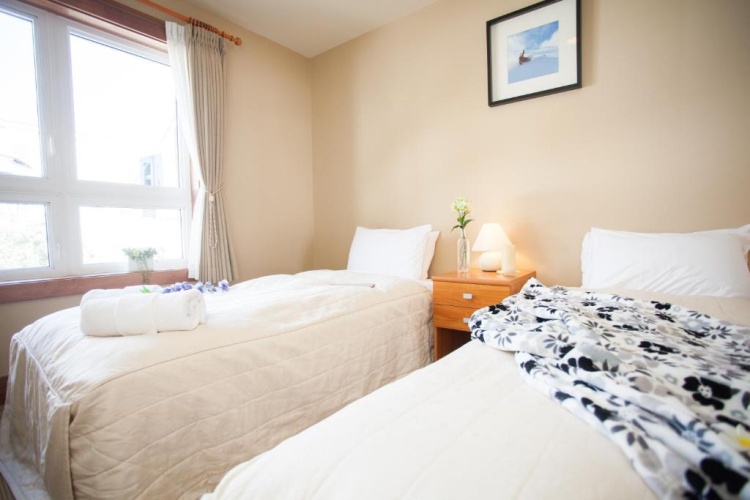 2 Bedrooms Apartment