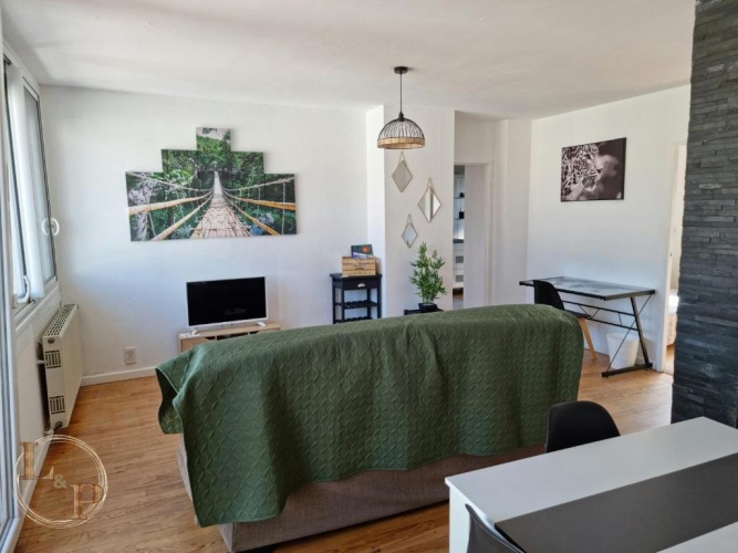 2 Bedrooms Apartment