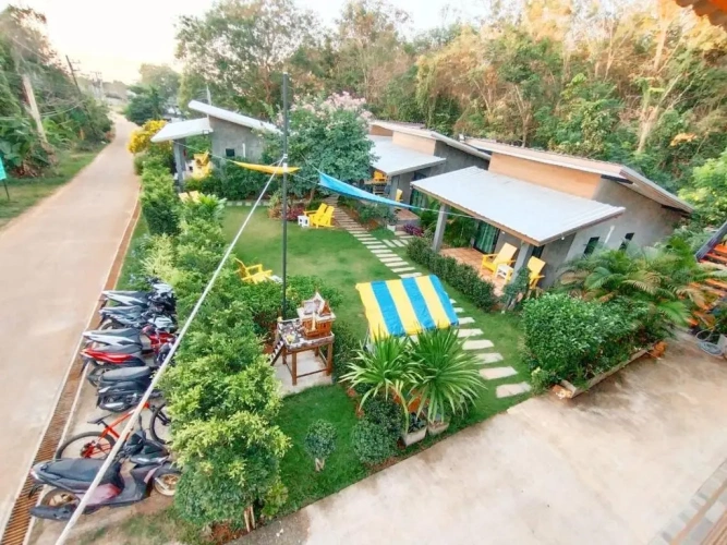 Bungalow with garden view