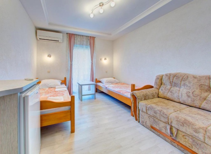 Standard Twin room with balcony