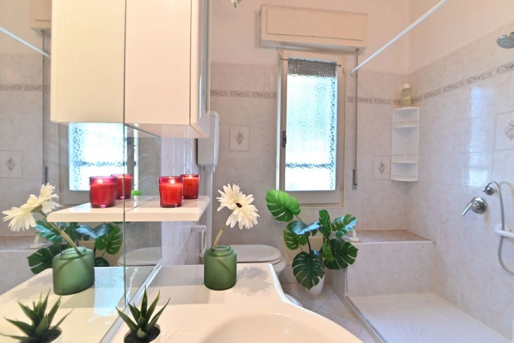 IzzHome Colonial