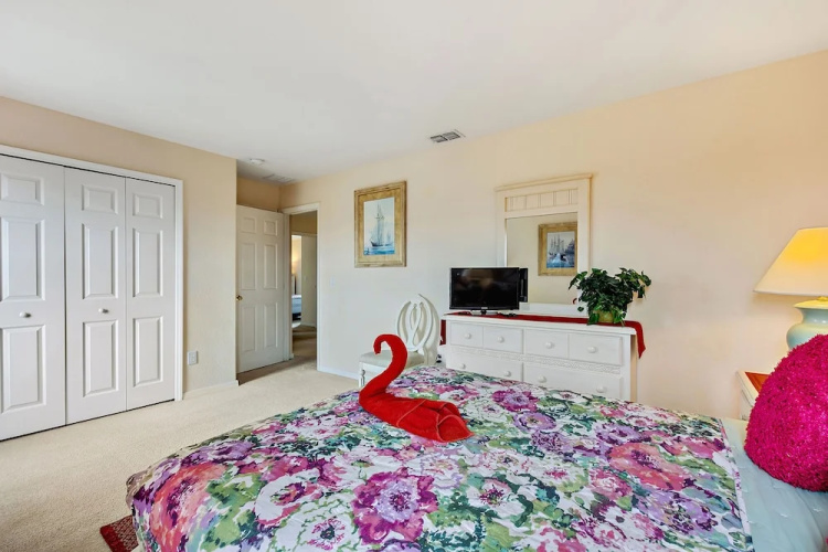 South Facing: Green Views & Gated Facilities