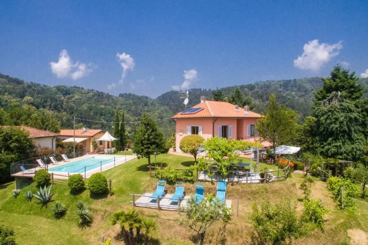 6 Bedrooms Sextuple Family Villa
