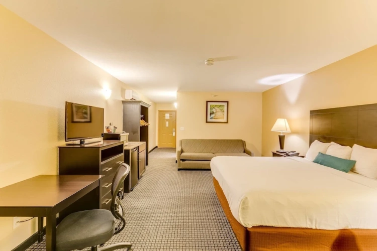 Double Suite with balcony and with pool view
