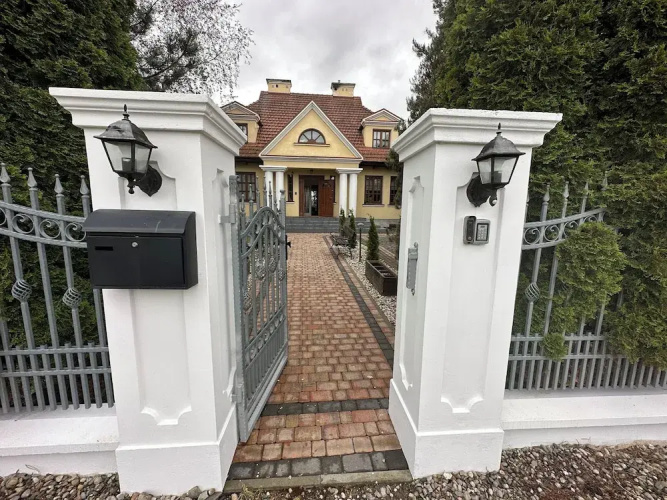 Dako Mansion