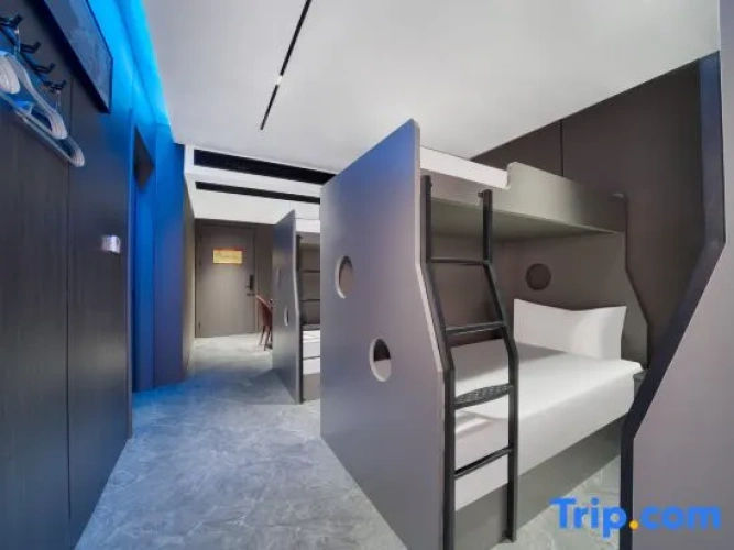 Deluxe Quadruple Suite