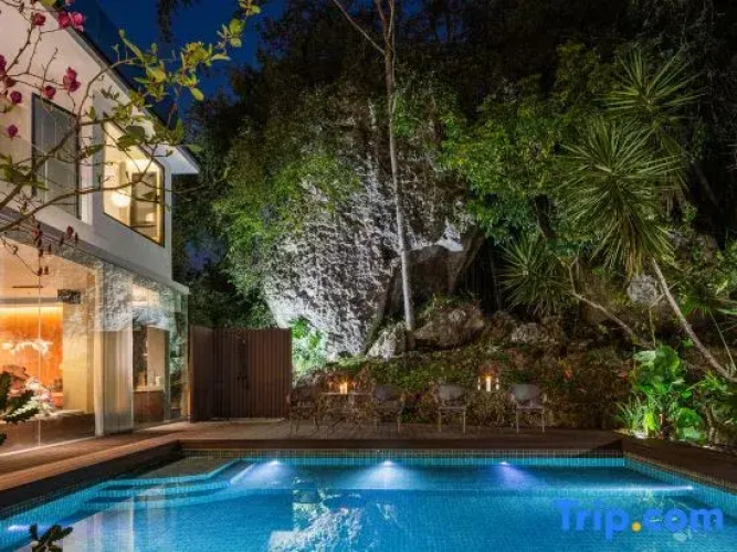 The Secret Glen Hotel