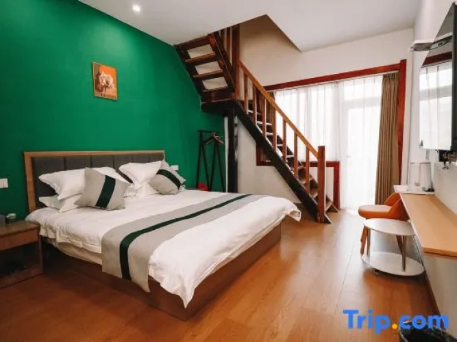 Quadruple Family Apartment with balcony and with mountain view