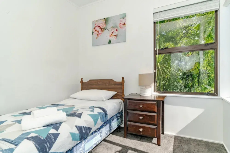 Birkenhead Modern 3 Bedrooms Villa
