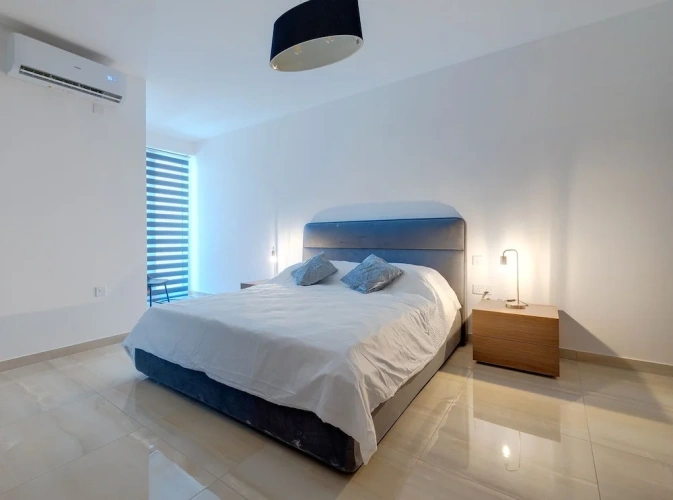 2 Bedrooms Apartment