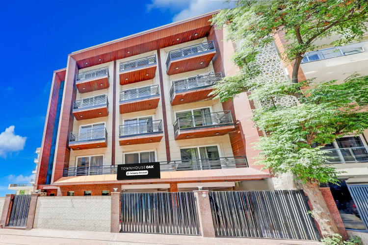 Super Townhouse Oak Sector 39 Medanta