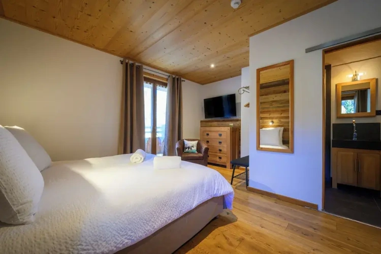Superior Double room with balcony and with mountain view