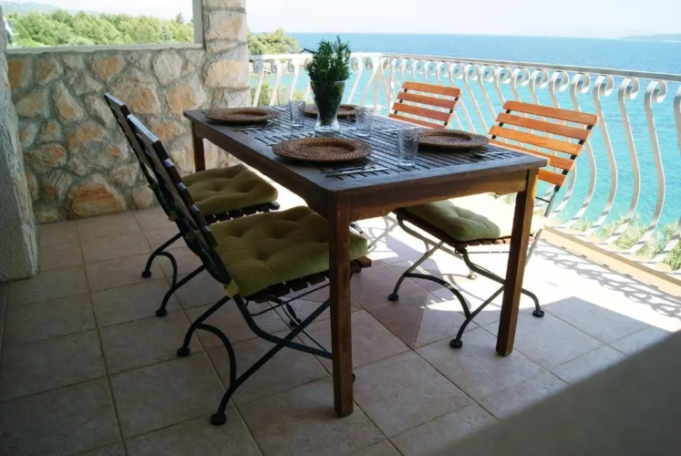 Apartment with sea view