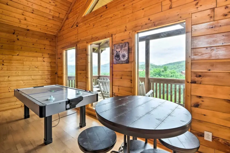 Private Cabin w/ Tree Top Mtn Views: Pets Welcome
