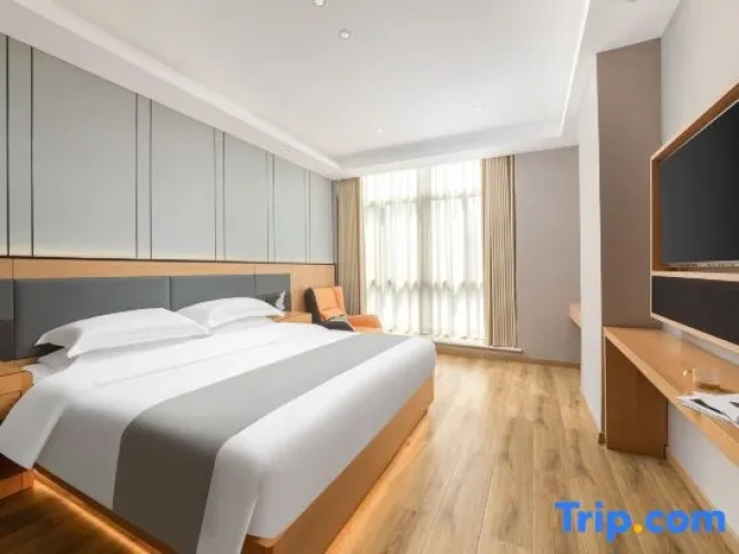 Standard Double room with city view